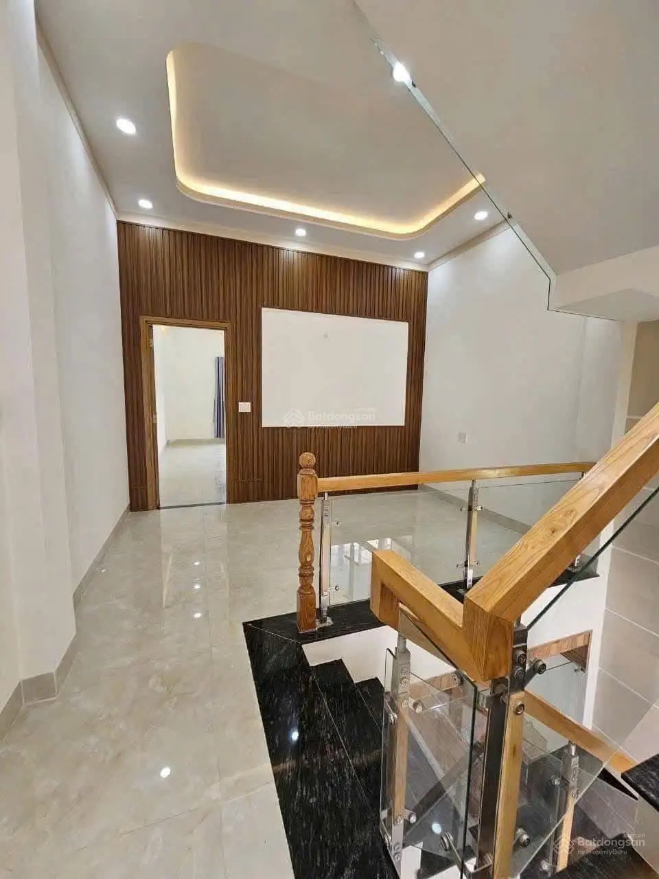 Chỉ 5,7 tỷ
Nhà 1 trệt 2 lầu ốp gỗ đẹp mặt tiền đường Huỳnh Tấn Phát, Đông Hòa, Dĩ An Dt : 131m