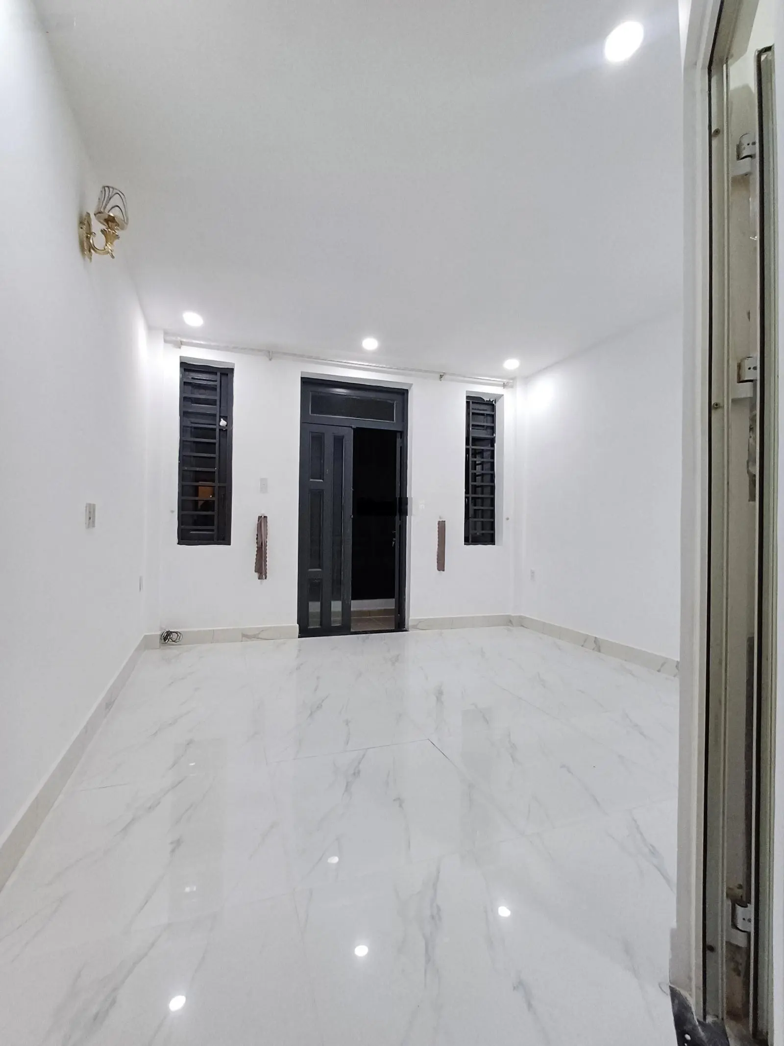 Nhà sân xe hơi 4m*17m - Tô Ngọc Vân - Ngã Tư Ga 2km - Phường Thạnh Xuân - Q12 - HCM