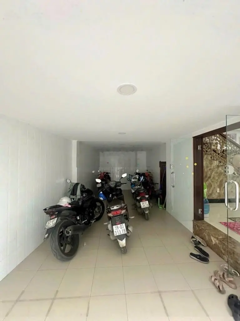 Biệt thự sang trọng kế bên aeon mail tân phú giá chỉ 12.5 tỷ, dt 7.5x14m2, 3 tầng.