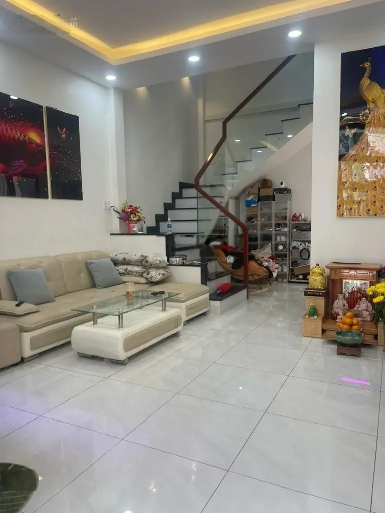 Bán gấp nhà mặt tiền ngay chợ bình chánh, đang cho thuê 9tr/tháng, giá 1 tỷ 350tr