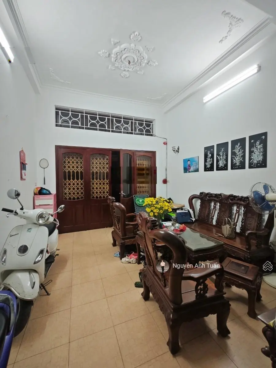Bán nhà phân lô Trần Quốc Hoàn, Cầu Giấy ôtô 16 chỗ tránh đỗ trước cửa giá cực tốt 18.7 tỷ