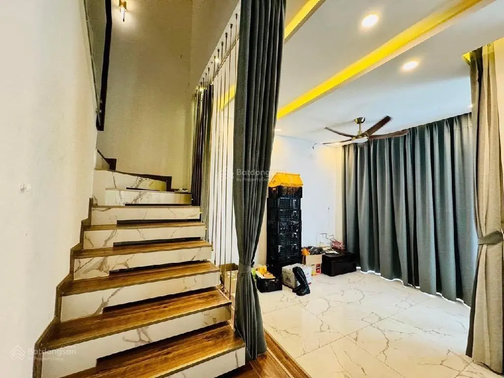 Bán nhà phố Trần Quang Khải, Tân Định, Quận 1 - DT 68,7m2 (5x13,74m) gần Cầu Bông