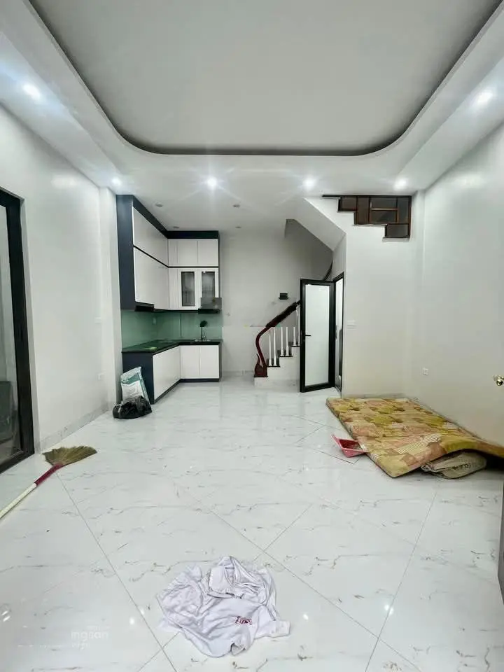 Bán nhà phố bạch mai. diện tích:30m, 5 tầng, mặt tiền: 4,9m. giá: 5,1 tỷ. lh: 0916990560