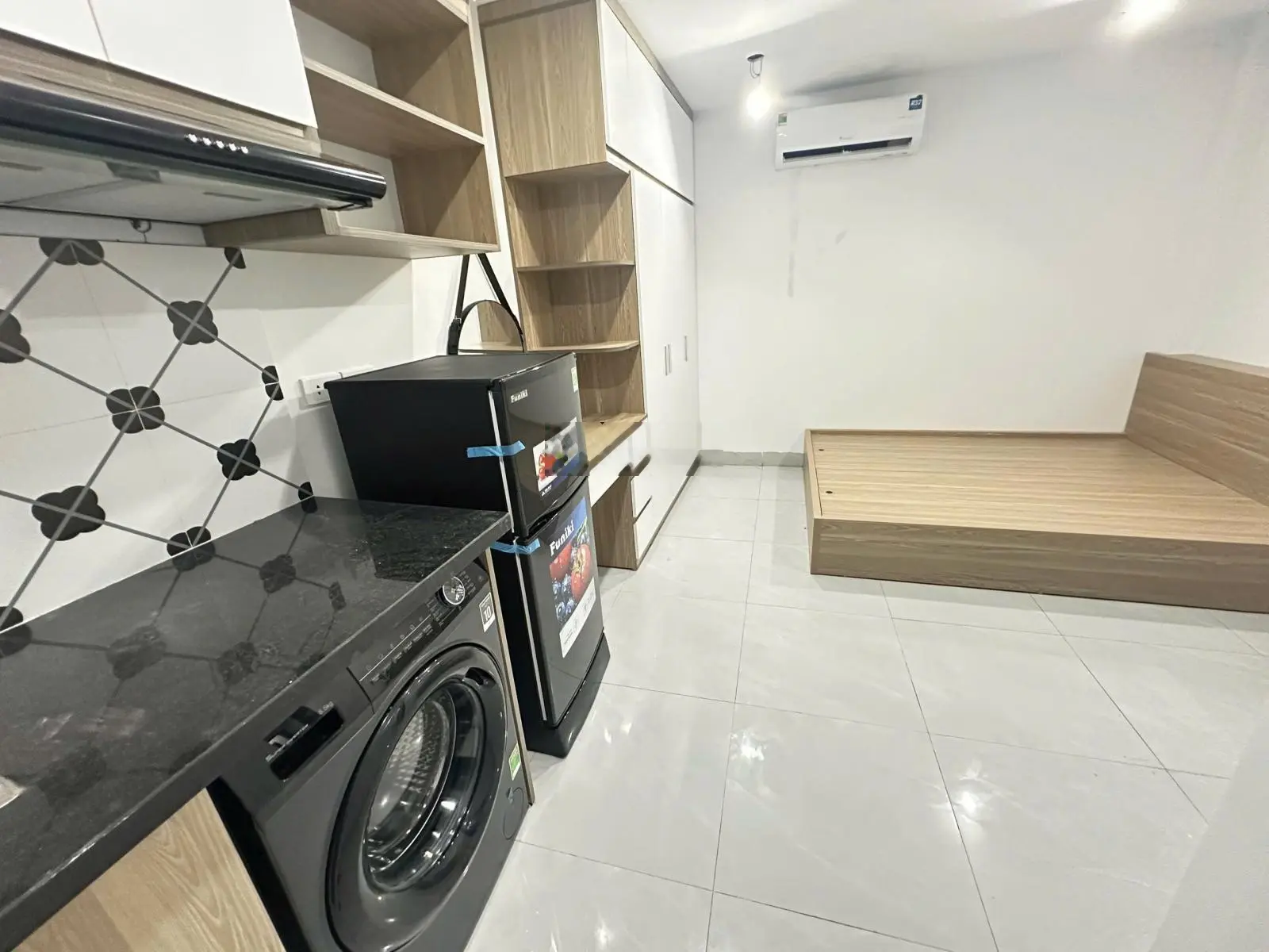 Toà chdv Mễ Trì Hạ, Nam Từ Liêm 61m*7t, mt 5m 17 căn hộ máy giặt riêng, ô tô 50m, dòng tiền 85tr/th