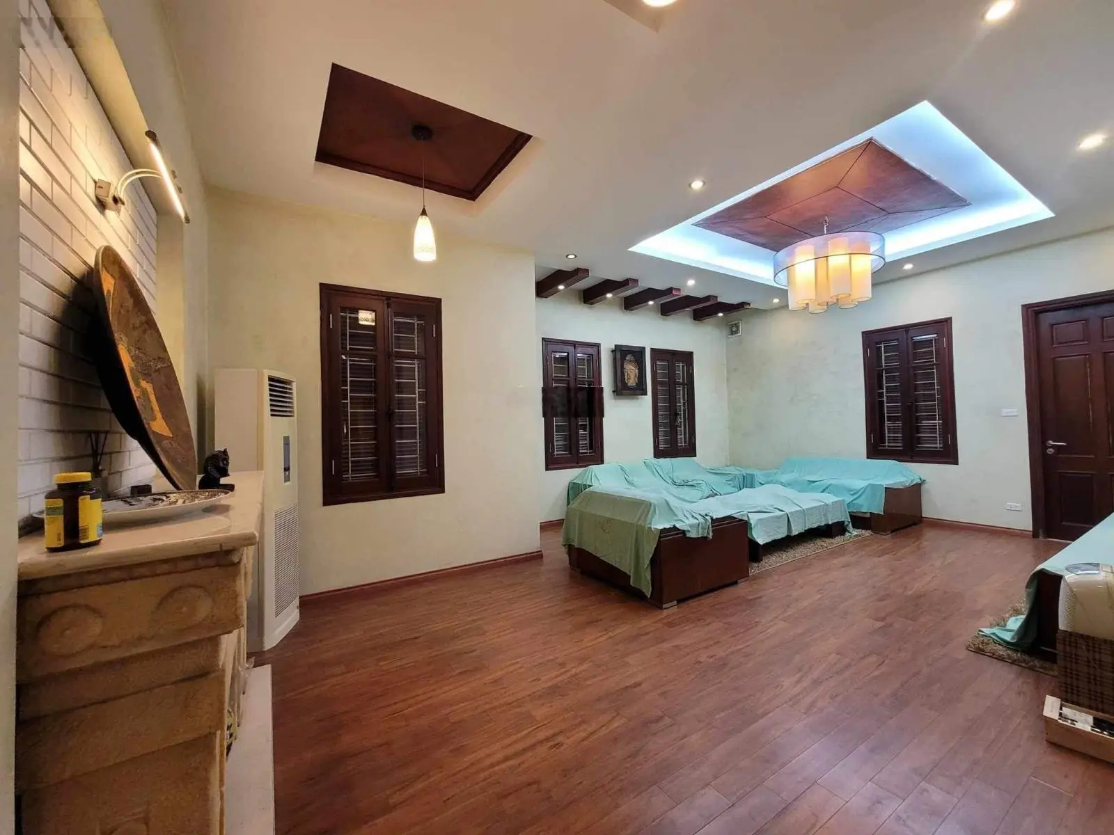 Bán nhà Hoàng Cầu đằng sau Quận Uỷ ĐĐ - căn góc 75m x 5tầng. Khu VIP - nhà vô cùng lộc. Chào 33,5tỷ