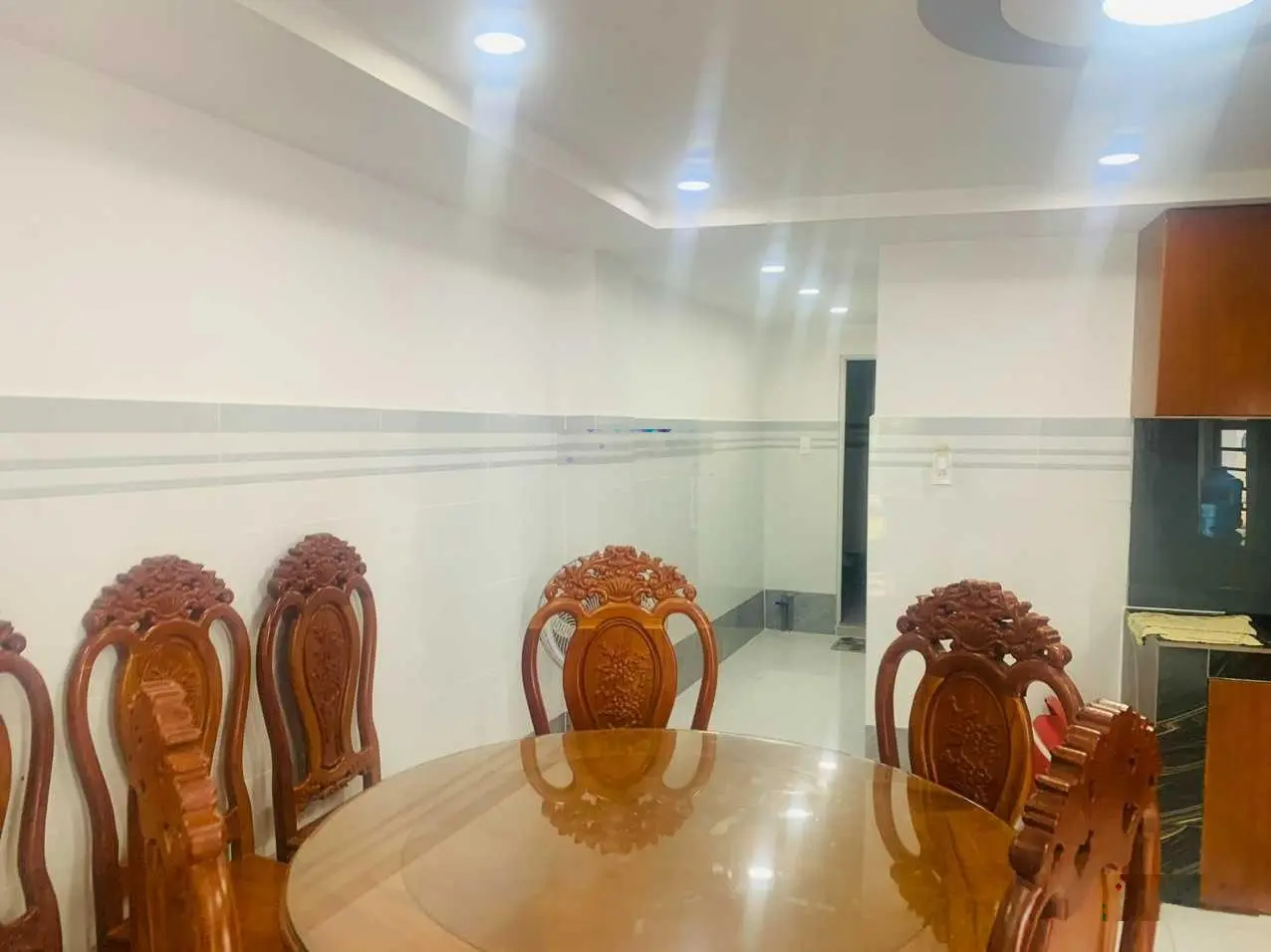 Bán nhà đối diện trường tiểu học Cần Giuộc, đường lớn sầm uất. Giá tốt