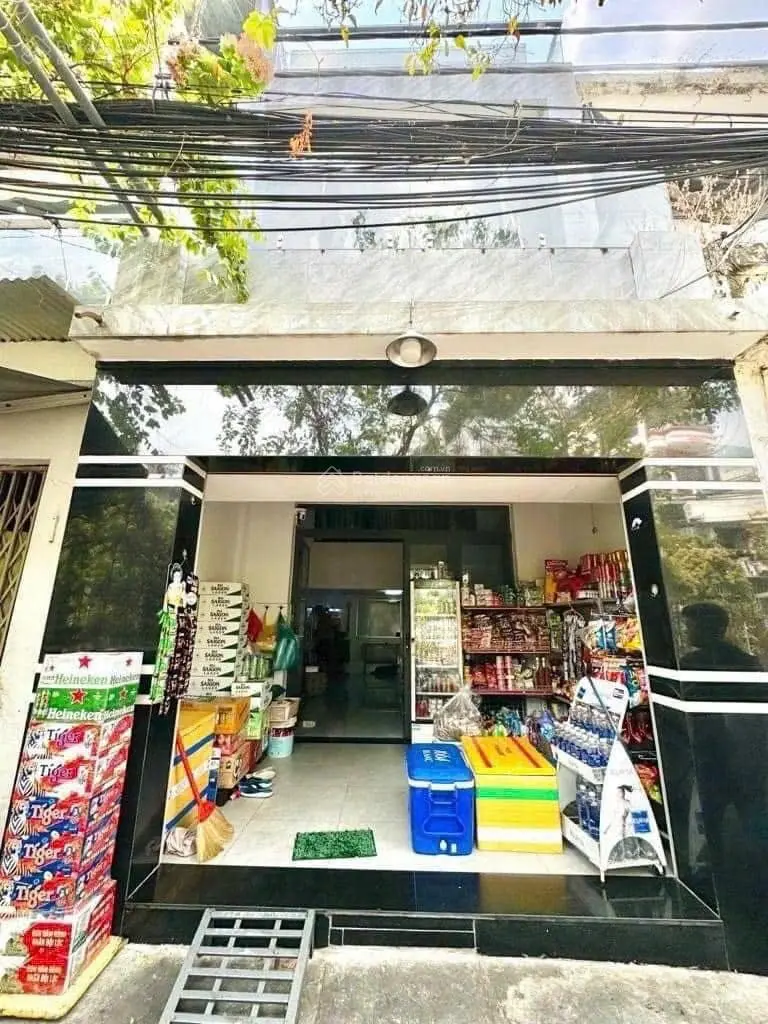 Chủ cắt lỗ 200triệu cần bán căn nhà sau chợ Bình Chánh đường Đinh Đức Thiện