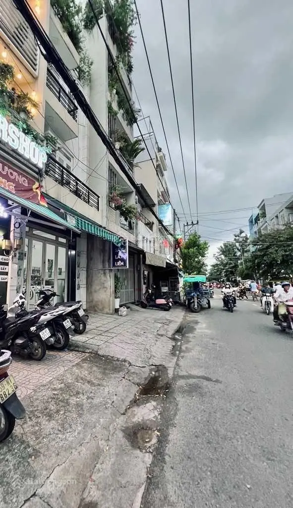 Bán nhà Mặt Tiền Thạch Lam, Chỉ 73TR/M2, Khu Vực Kinh Doanh Sầm Uất, 240m2,Đường nhựa15m
