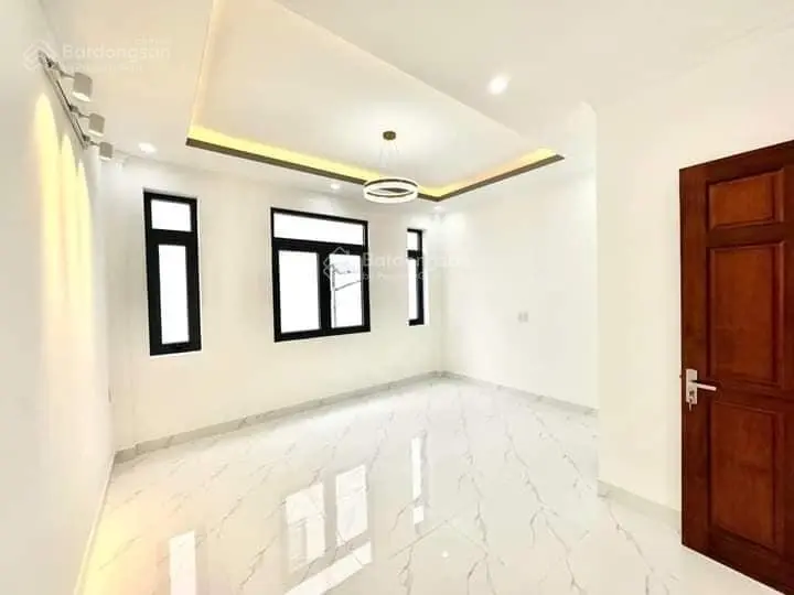 Chính chủ bán nhà xây mới đúc BTCT 2 lầu, sân thượng, 3PN, ngay cuối đường Tân Kỳ - Tân Quý