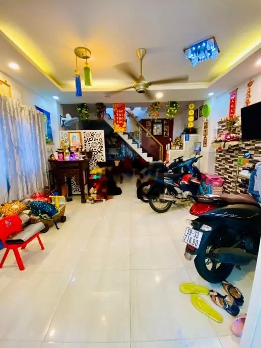 Bán nhà ngay chợ Thị Nghè giáp Q1 (5 x 10) nội thất đẹp, vào ở ngay