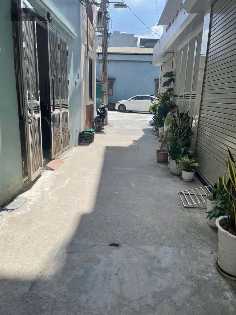 Nhà mới kinh koong - ngõ thông - ô tô qua nhà - vị trí hiếm