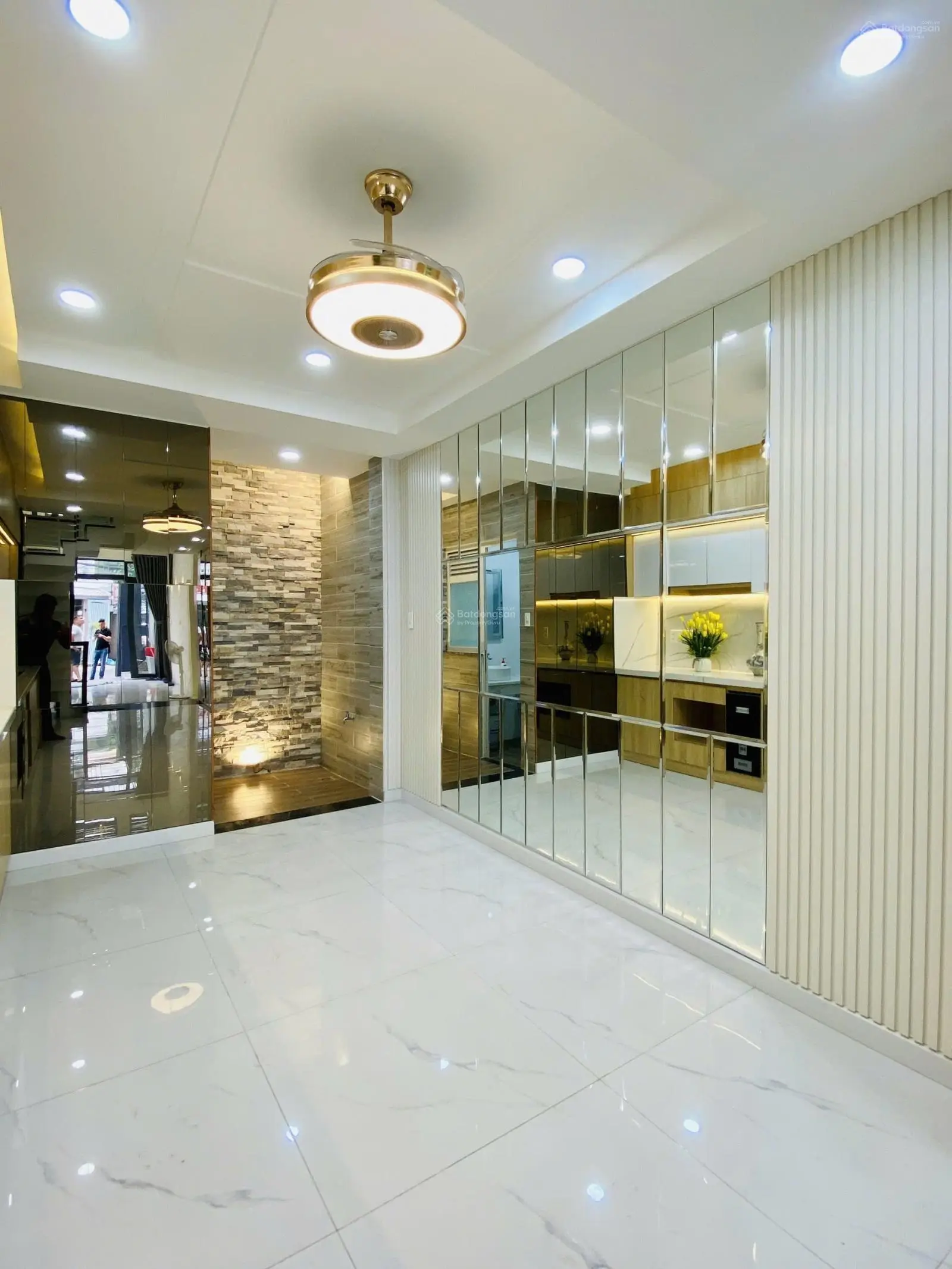 Bán Nhà Mặt Tiền Kinh Doanh giá như trong hẻm Nguyễn Duy Cung P12 Full nội thất 4tầng 5pn 6wc