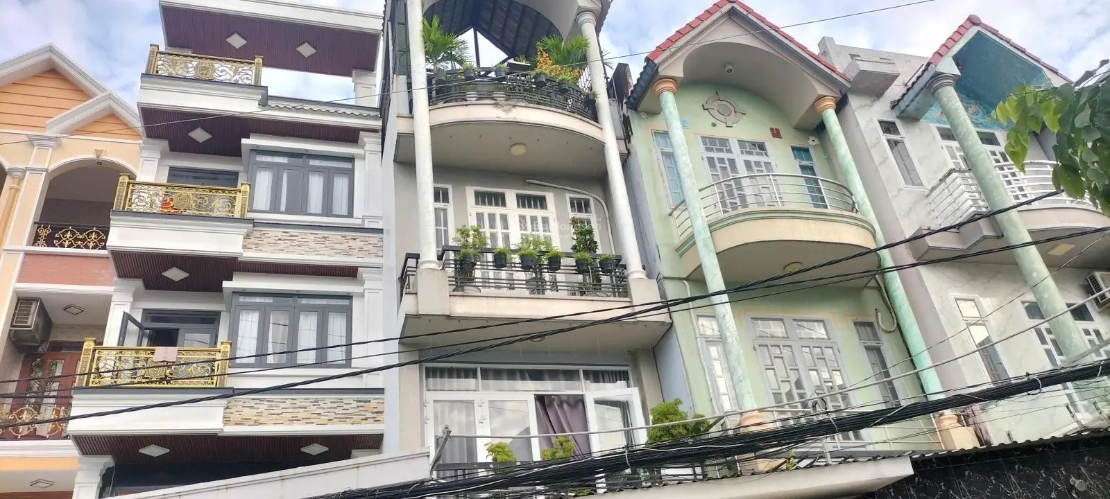 Nhà mặt tiền Huỳnh Thị Đồng, thị trấn Nhà Bè: 3 lầu 4*14m, 8 tỷ, giá chốt: Thương lượng, SHR