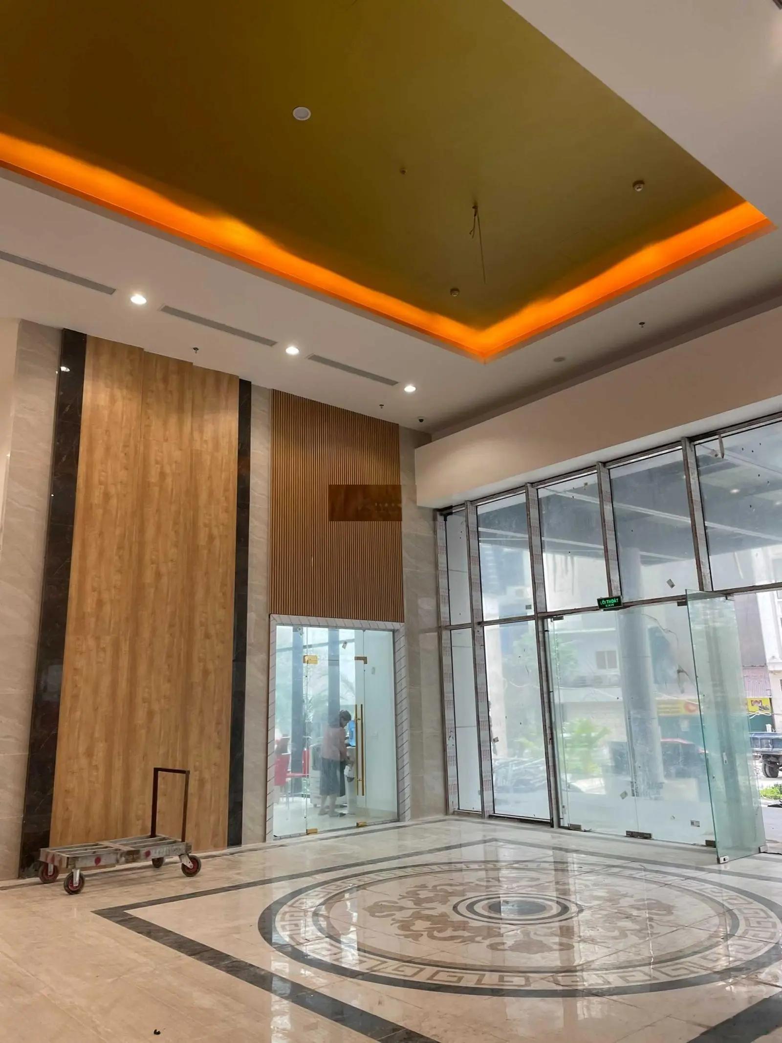 Bán căn hộ 150m2 4 phòng ngủ rộng tầng 24 ban công Tây Nam nhìn ra Hoàng Đạo Thúy