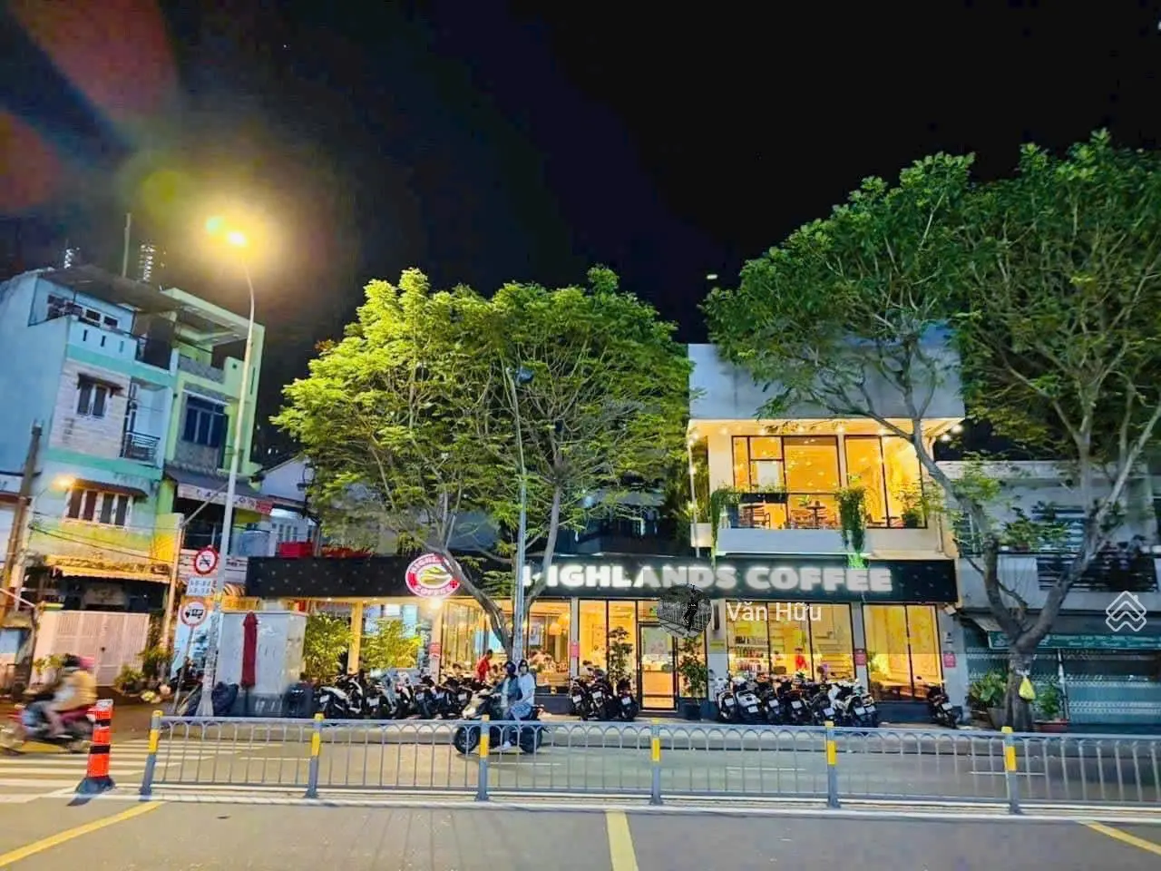 Bán nhà mặt tiền Huỳnh Thúc Kháng, Quận 1 - DT: 9x20m - 3 tầng - HĐT: 350 triệu - Giá bán: 110 tỷ
