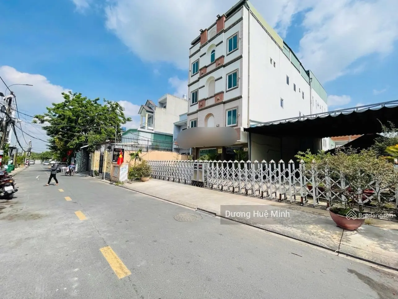 Ngộp ngân hàng bán toà khách sạn 5 tầng, 43 phòng, hoàn công chuẩn, ngang 20m, ngay Hoàng Hữu Nam