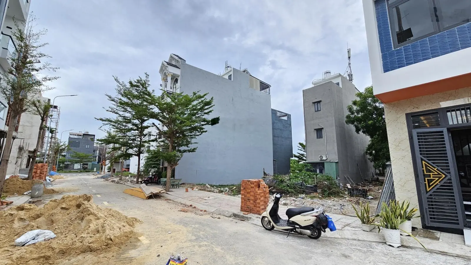 3 tỷ 750 Bán nhà 1 trệt 2 lầu KDC ĐẸP P.Thuận Giao, TP.Thuận An