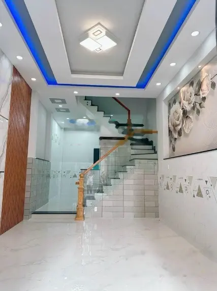 Nhà 2 lầu 4 phòng ngủ đường 6m thông thoáng - Hình chính xác 100%