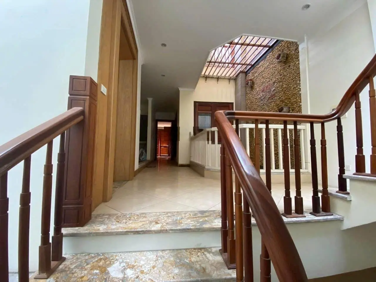 Hiếm! Bán Nhà Ngõ 40 Xuân La, Tây Hồ 95M, 6T Thang máy, Giá 35 tỷ ,MT 5.3M - 3 Ô Tô Tránh - Vỉa hè