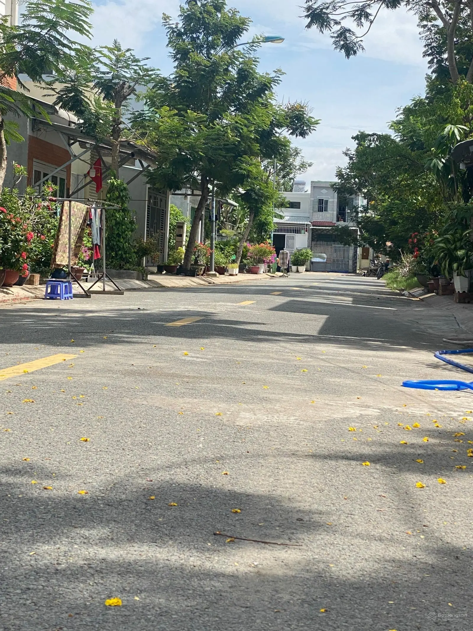 Bán lô đất đường D10 KDC Long Hậu Nam Sài Gòn. DT: 5m x 18m giá 2.2 tỷ. Sổ đỏ riêng