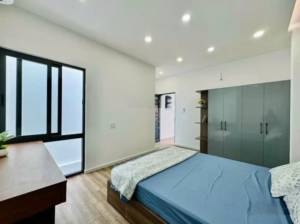 Kẹt tiền bán gấp nhà phía sau Vincom Cộng Hoà, Nguyễn Thái Bình, Tân Bình. Giá 3,45 tỷ. 0906 963 ***