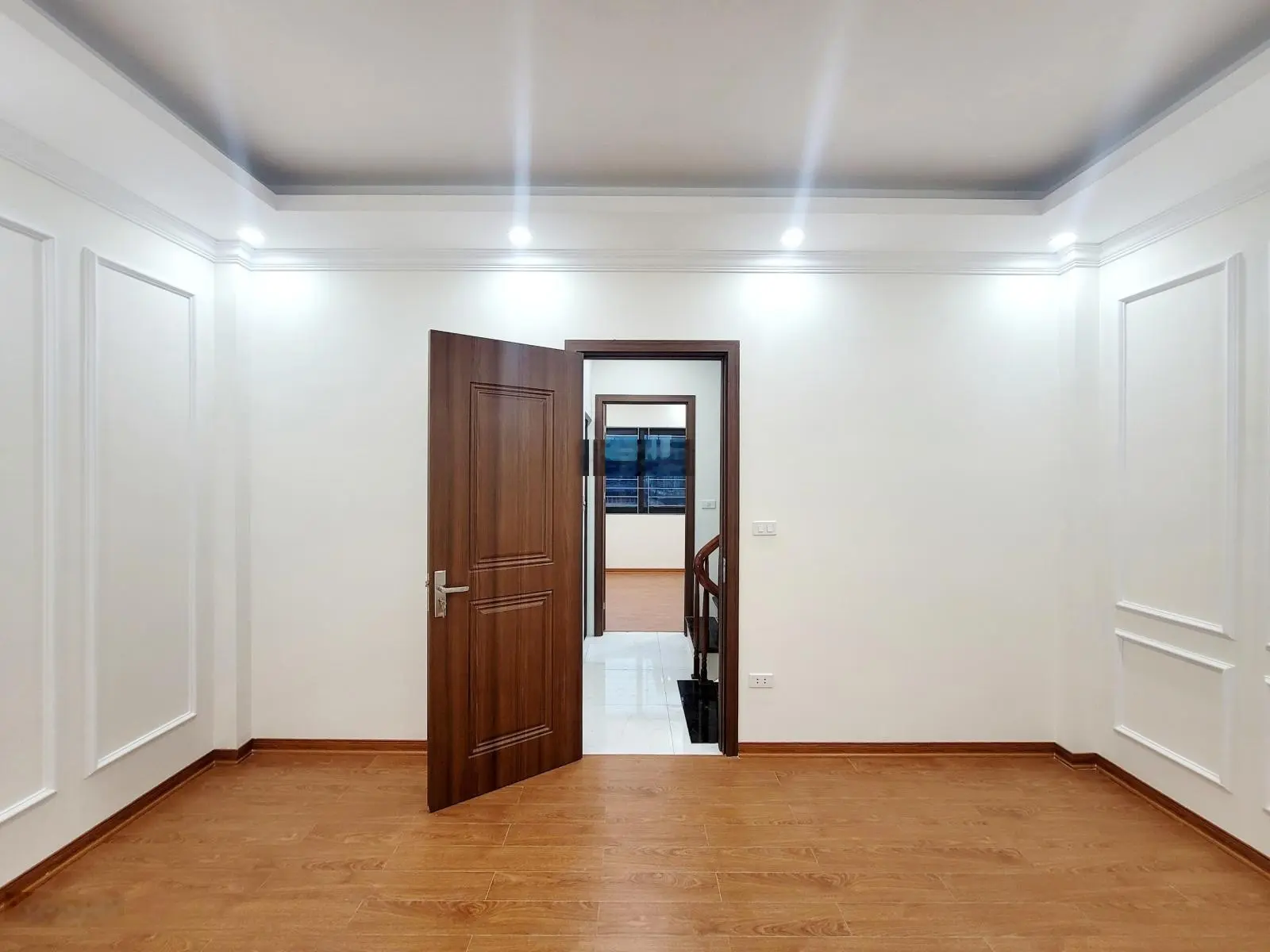 Nhà khu ngã tư Canh ngay quận Nam Từ Liêm, cách chợ chỉ 800m 6 phòng ngủ thoáng vừa ở vừa cho thuê