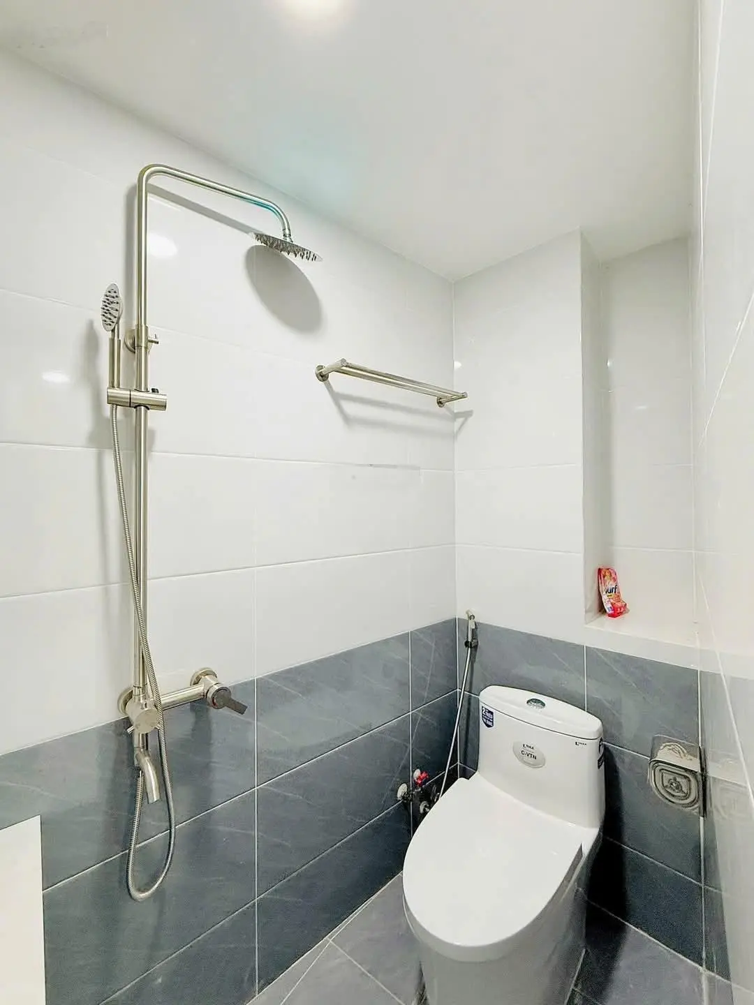 Cần bán gấp nhà đường 3/2, P10, Q10, cách bệnh viện Nhân Dân 300m giá 3tỷ280 DT 82m2, còn HĐ thuê