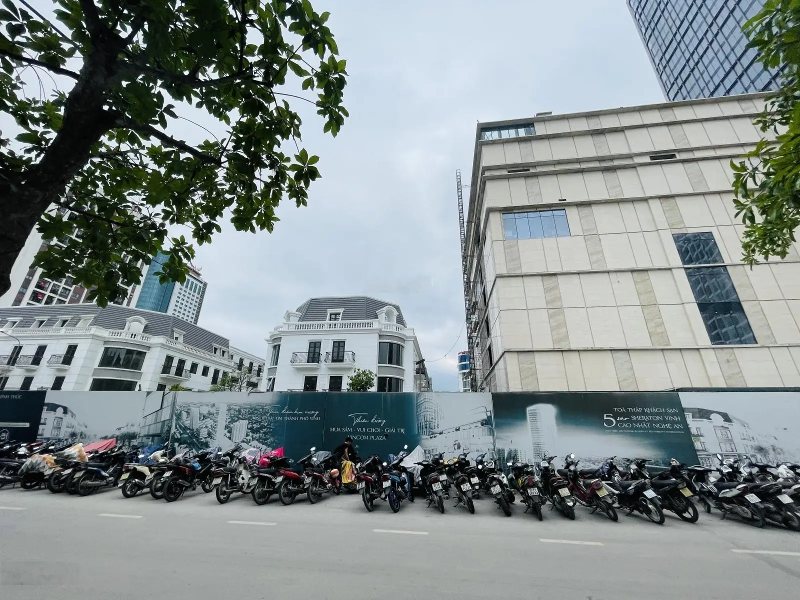Độc quyền căn góc hoa hậu trái tim vinh