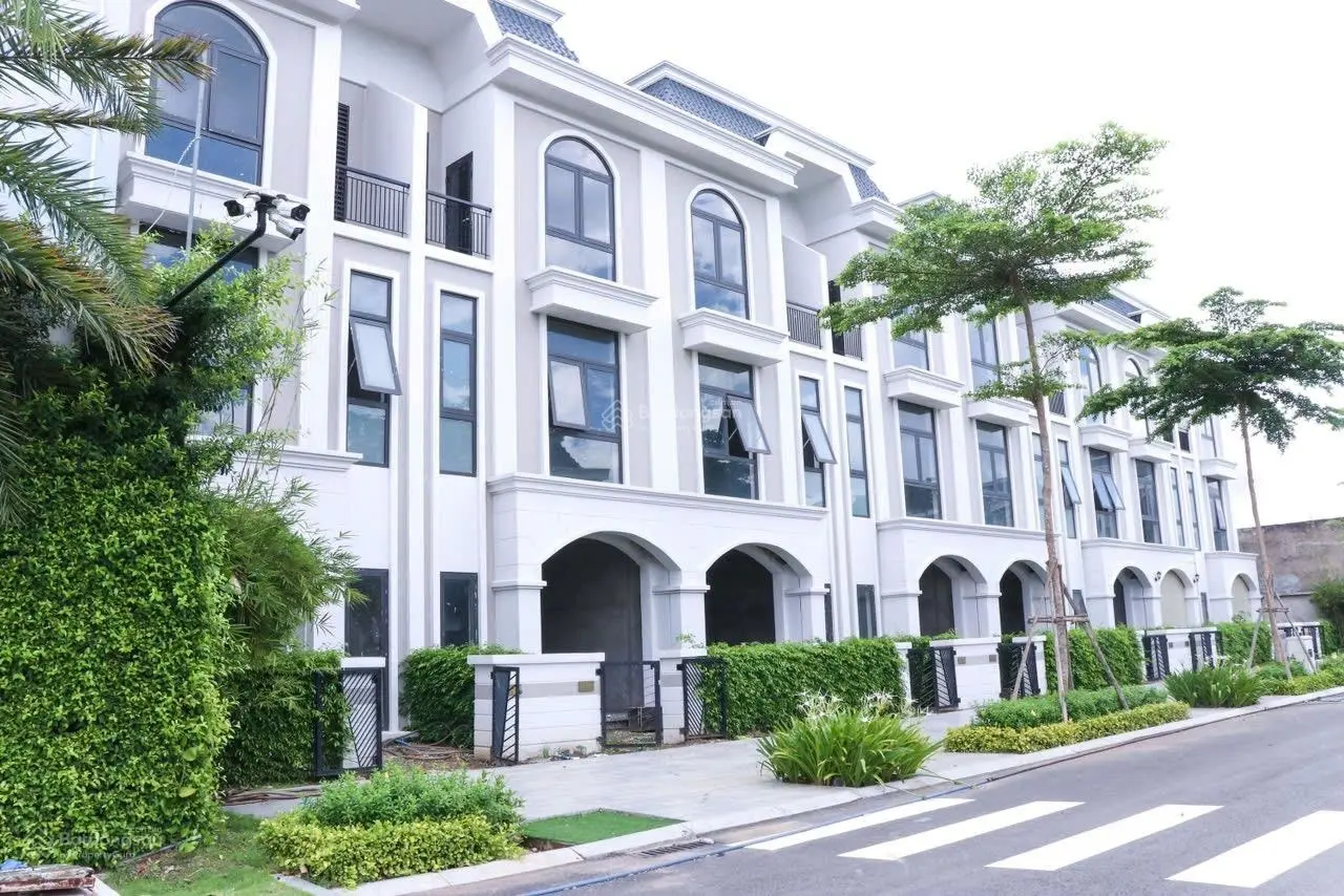 Bán nhà phố 3PN, 3WC, 75m2 tại Solar City, Bến Lức, 2,2 tỷ