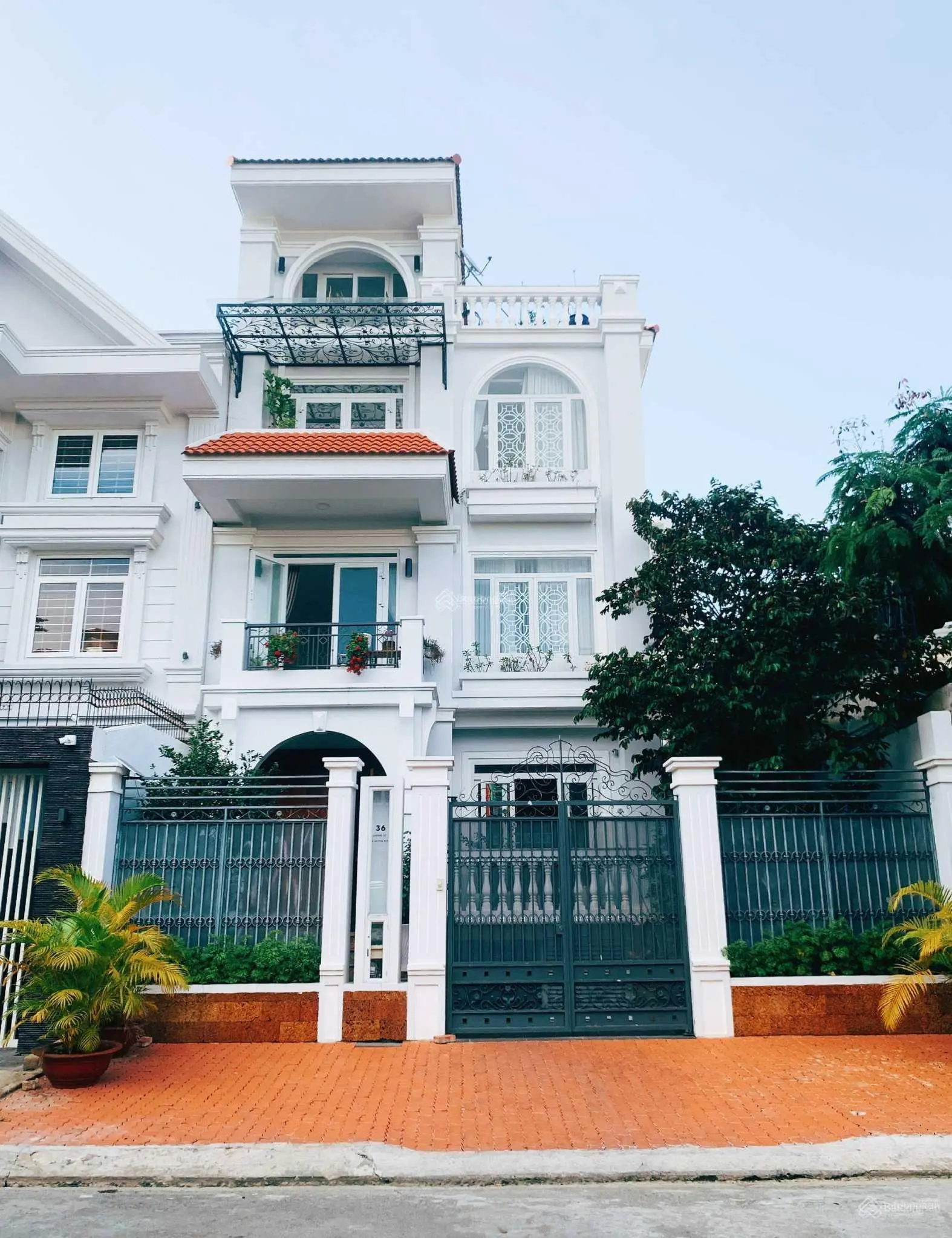 Bán nhà mặt tiền đẹp, phường Bình Trưng Tây, Q2 - 8x25m vuông vức - trệt 2 lầu áp mái - 22 tỷ