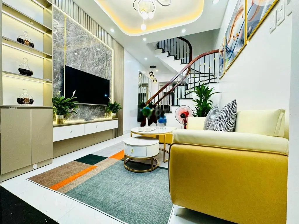 NHÀ THANH NHÀN CÁCH PHỐ 1 NHÀ, GẦN BÃI ĐỖ XE, MỚI ĐẸP Ở LUÔN