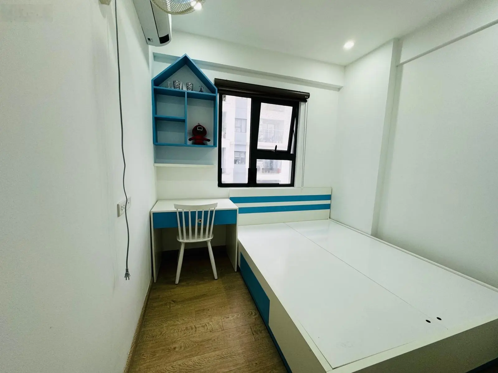 Chính chủ ban căn góc giá 3,5 tỷ 70m2 2PN 2wc full nội thất LH 0975 862 ***
