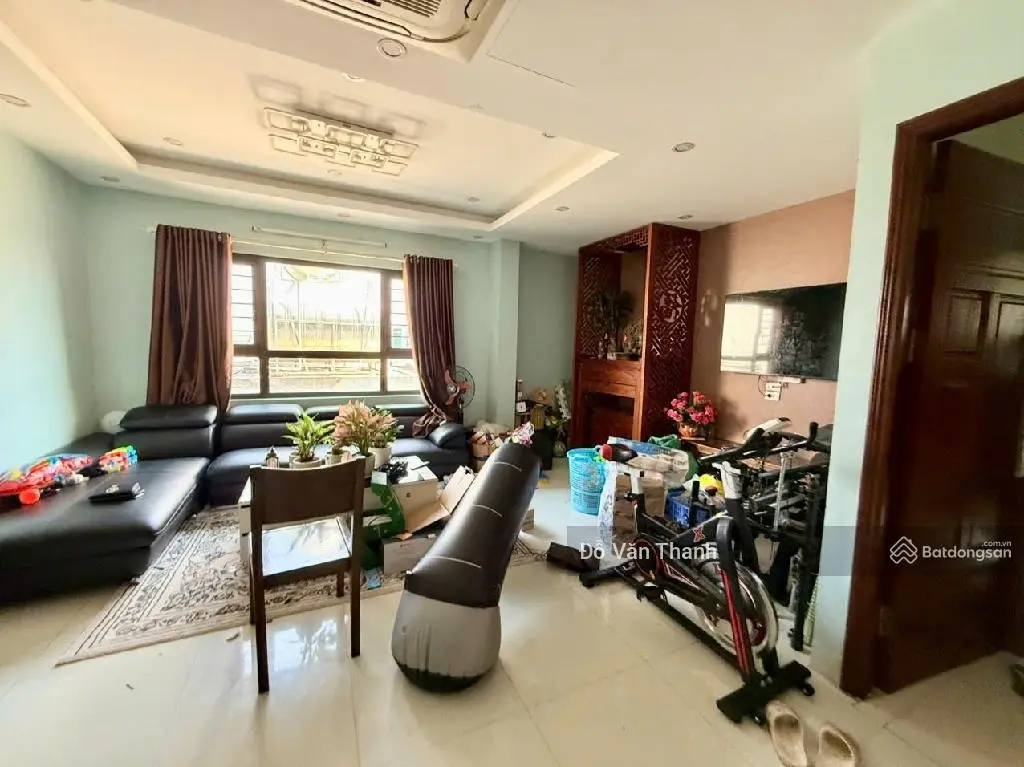 Bán rẻ,gấp nhà mặt phố đường phạm văn đồng, hơn 51 tỷ vnd, 135m2, mặt tiền 6,8m, 7 tầng