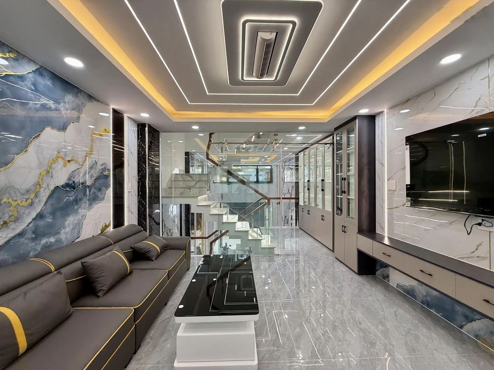 Nhà đường thông Trường Chinh, Sát chợ Lạc Quang, DT:4x16M, Lửng, 3 Lầu, 4PN, Gara ô tô, 7,85 tỷ