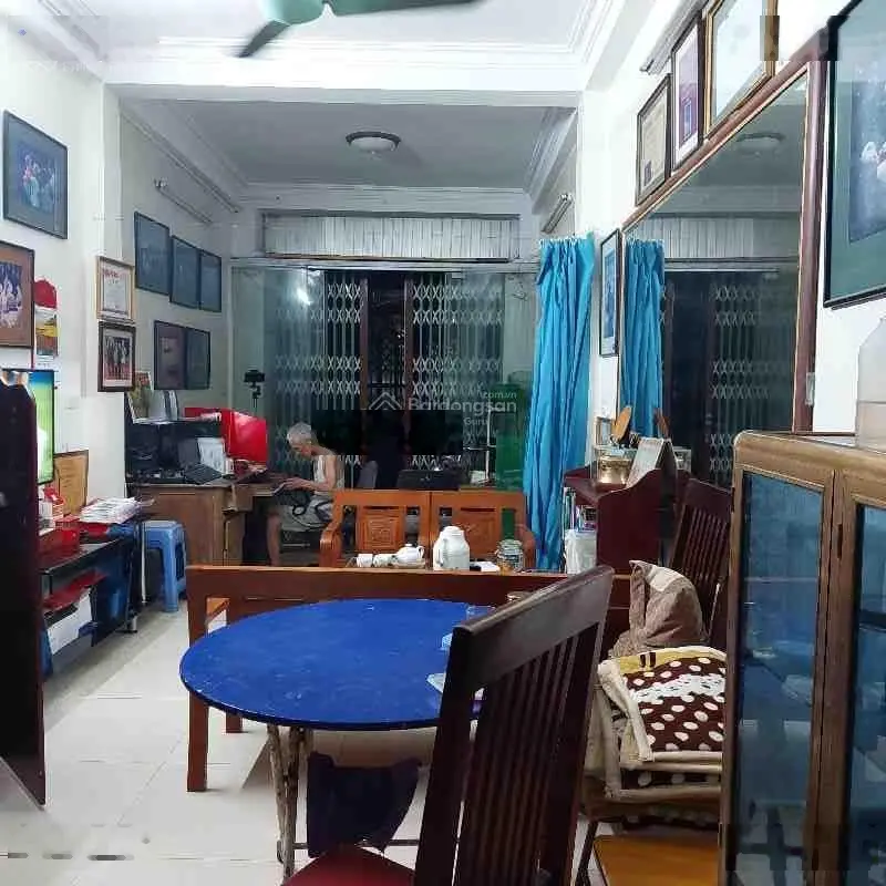 Bán nhà phố Ngọc Khánh Ba Đình, sổ 34m2, 4 tầng, vị trí đẹp, về ở luôn, chỉ 7 tỷ rưỡi