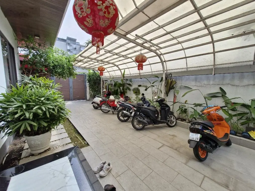 Cần bán gấp, biệt thự xa hoa ngay trung tâm trường thọ, 3 tầng, 12x24; chỉ 30 tỷ.