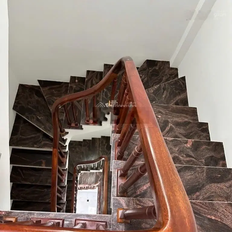 Nhà Vân Canh 42m2 5 tầng mặt tiền 6m tặng nội thất ngõ nông gần trường, công viên 3 tỷ 6