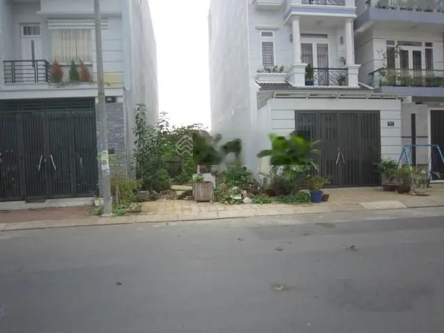 Bán đất mặt tiền đường 102 Lã Xuân Oai giá rẻ