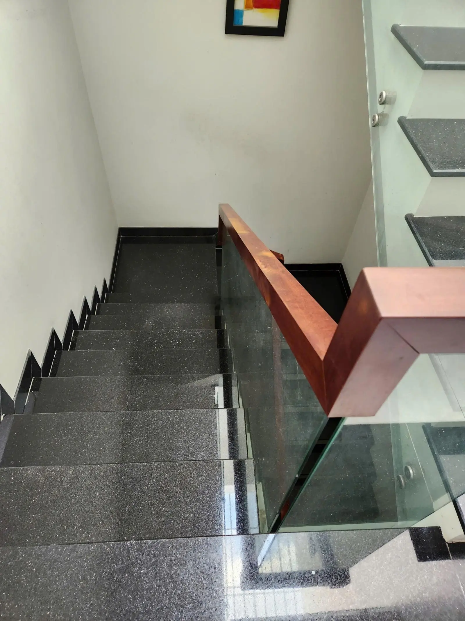 Bán nhà đẹp lung linh diện tích đất 5x20m. Xây dựng gồm hầm + 3 lầu, nội thất đẹp. KDC. Đại Phúc