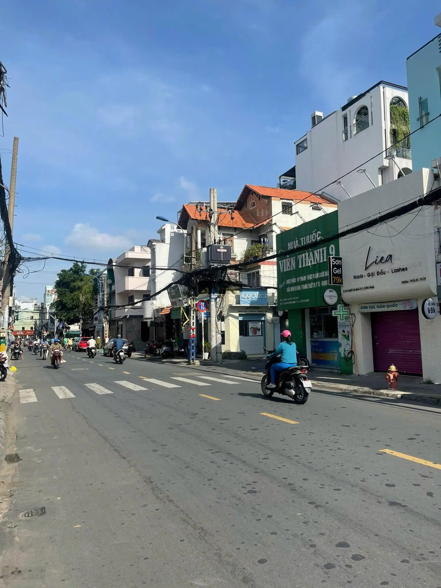 4,5 x 28m, bán nhà 3 tầng MT Lạc Long Quân - P. 8 (giá 24,5 tỷ)