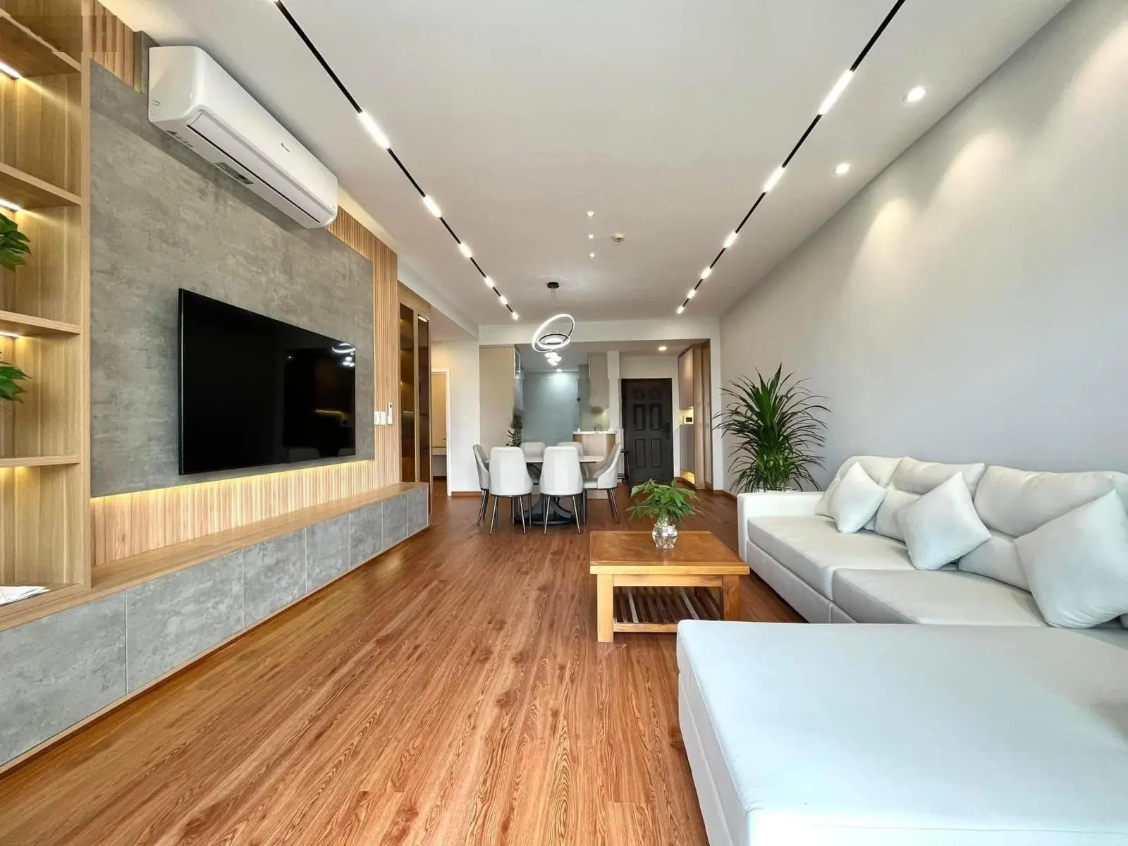 Bán gấp CH Mỹ Phúc, Q. 7 DT 68m2, 2PN 2WC, giá 1tỷ780 đã có sổ kèm full nội thất, view đẹp