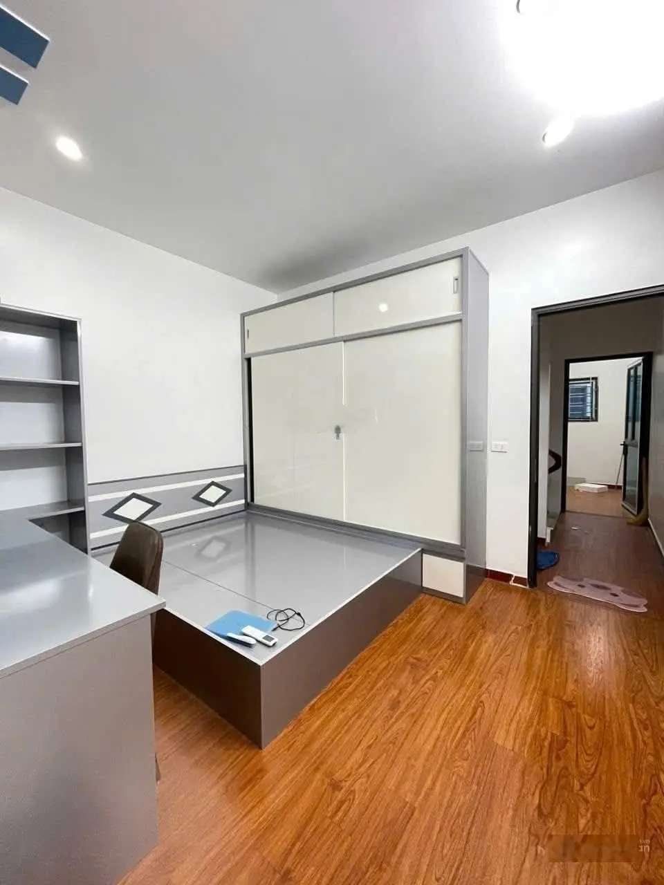 Phải nhanh mới kịp! Nhà sổ đỏ quận Hoàng Mai gần Bách Kinh Xây 43m2*4T*5PN*6,8tỷ full nội thất
