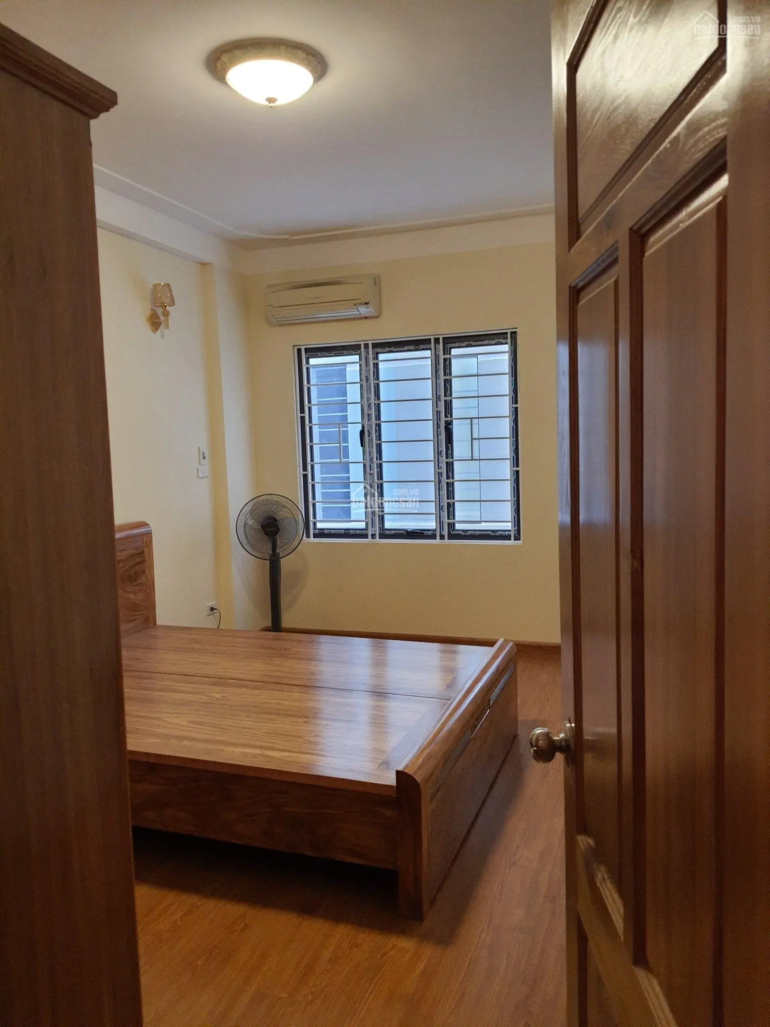 Chính chủ bán nhà ngay hồ và đối diện Làng Việt Kiều Châu Âu, Mỗ Lao ngay sau BigC Hà Đông giá 5tỷ8