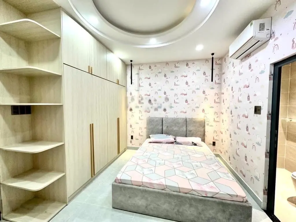 Xe hơi ngủ nhà - khu vip thành thái -q10 - 4x15m - 4 tầng-vừa ở vừa kinh doanh - sát mặt tiền đường