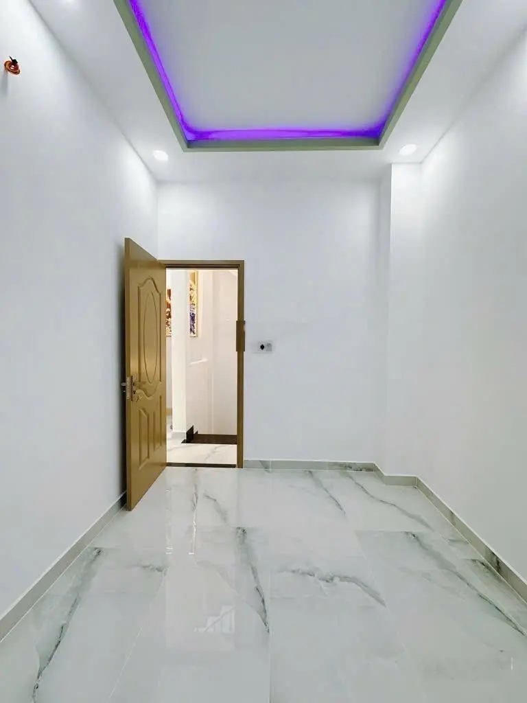 Nhà đẹp vĩnh hội q4- 3 lầu đúc- 35m2 ngang 5,5m - sân rộng - ko qh-chỉ 5 tỷ nhỉnh