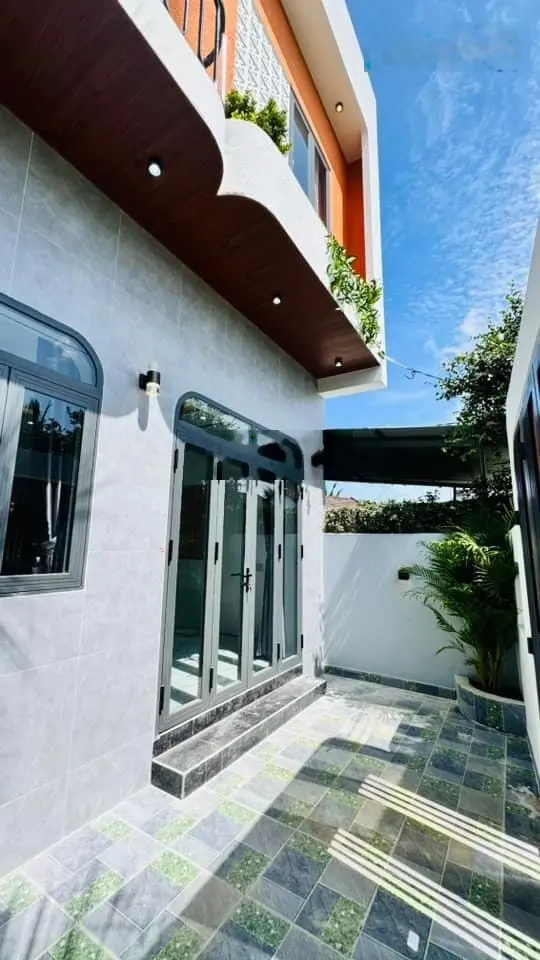 Nhà lầu diên Khánh mới xây siêu đẹp, đường ô tô tận nhà. Giá rẻ. Sổ Hồng giấy phép xd đầy đủ