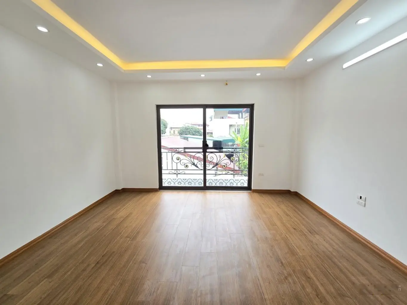 Bán nhà chính chủ 55m2/4 tầng , lô góc, ô tô đỗ cửa