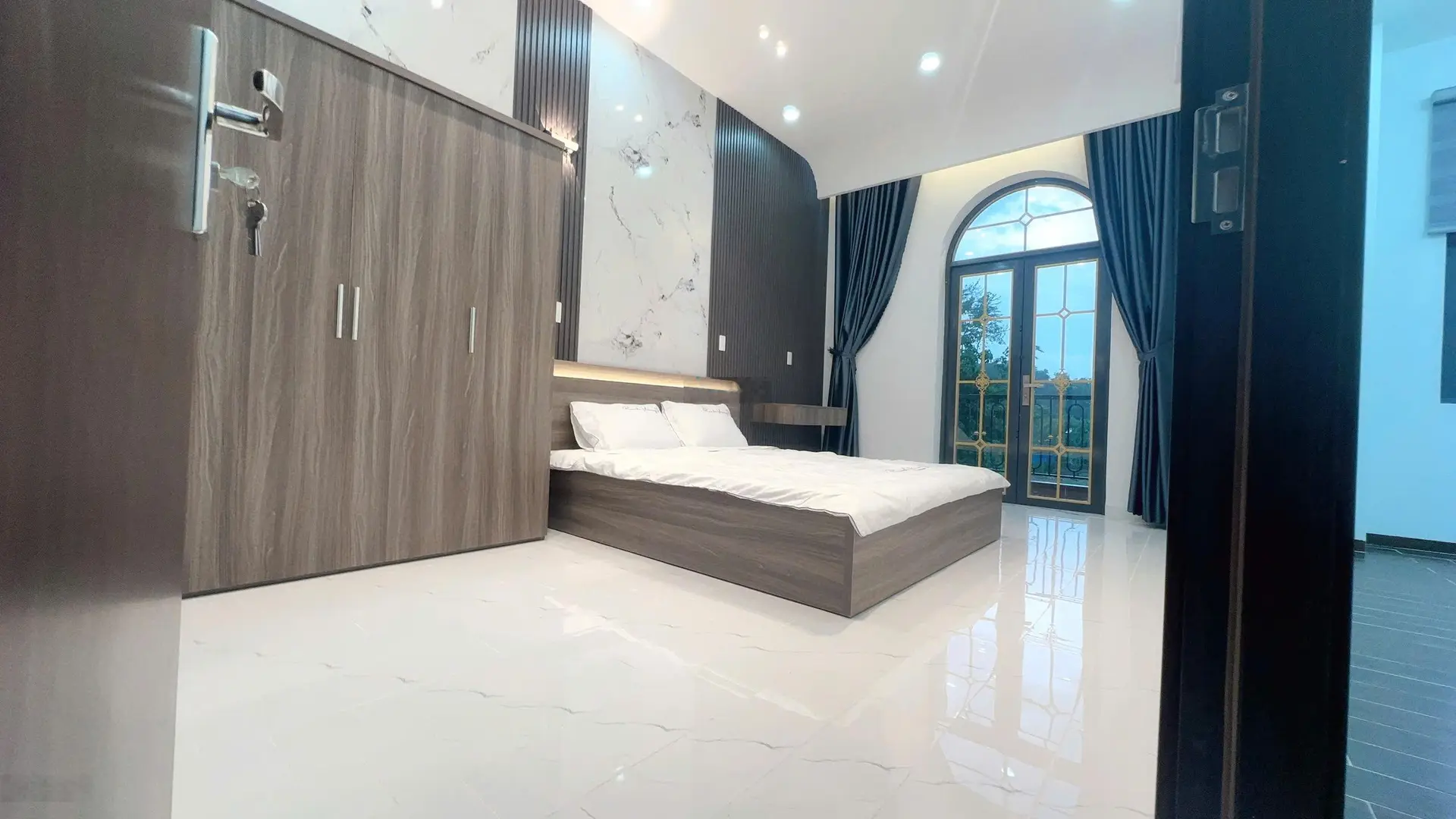Chính chủ cần bán căn nhà tâm huyết, giá chỉ 3,25 tỷ/100.8m2, nhà mới đẹp y hình. LH: 0903316319