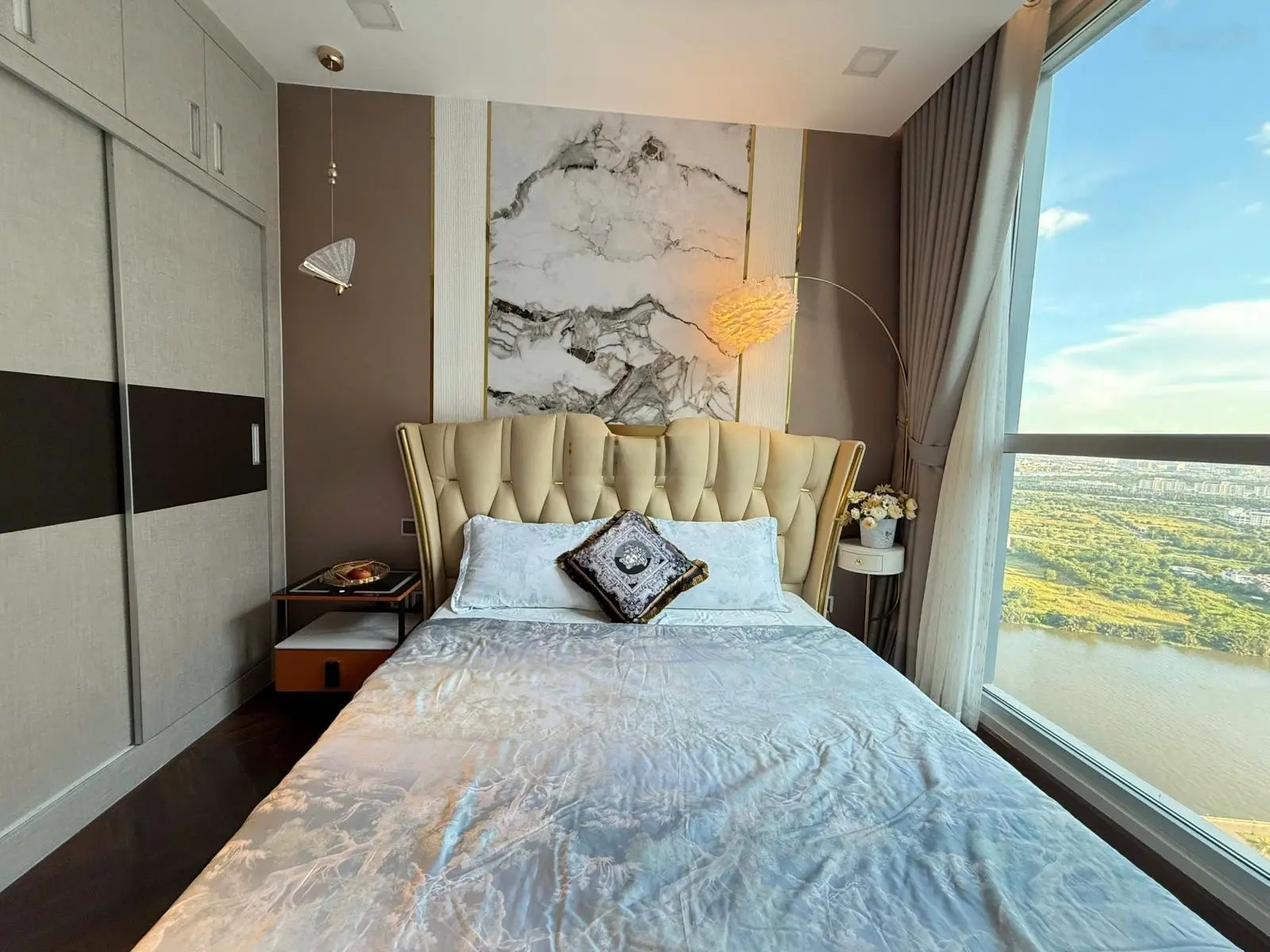 Bán gấp siêu phẩm 3PN Vinhomes Central Park, view sông, full nội thất luxury sang chảnh