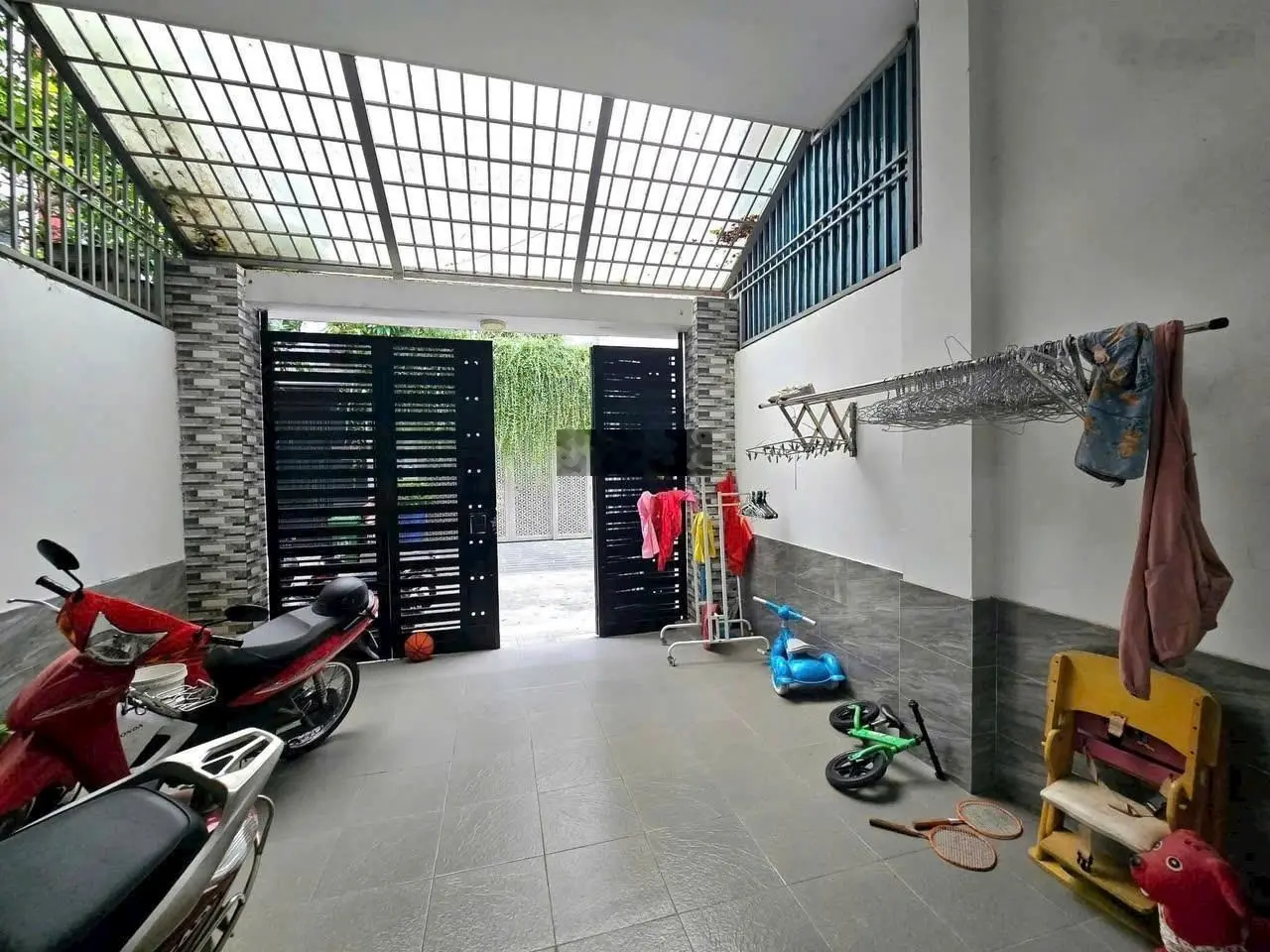 Nhà Mới : Đường 19 sau lưng siêu thị , khu bên sông , p. Hiệp Bình Chánh, Q. Thủ Đức